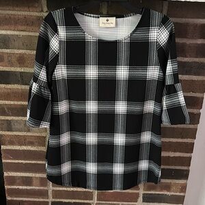 Womens Betsey’s Boutique Shop, Plaid top, Size Small, Black/White